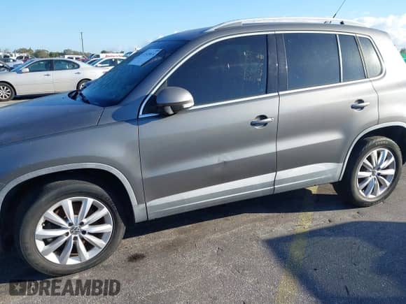 2011 Volkswagen Tiguan SE with VIN WVGAV7AX5BW548176, listed as a IAAI auction lot 41549614 with 134,708 mi miles and . Bid and sale history available at DreamBid. Image 12.