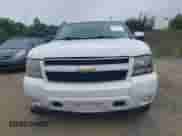 2010 Chevrolet Suburban LT z VIN 1GNUCJE01AR199247, wystawiony jako IAAI lot #42365497 z przebiegiem 289 944 mil mil oraz . Historia ofert i sprzedaży dostępna na DreamBid. Obrazek 6.