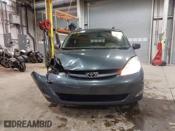 2010 Toyota Sienna XLE с VIN 5TDYK4CC2AS309994, выставлен на аукционе IAAI как лот 41487495 с пробегом Не указан миль и . История ставок и продаж доступна на DreamBid. Изображение 12.