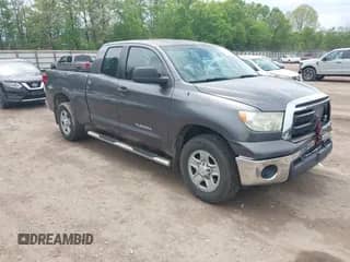 2013 Toyota Tundra z VIN 5TFRU5F15DX029323, wystawiony jako IAAI lot #42102017 z przebiegiem 141 305 mil mil oraz . Historia ofert i sprzedaży dostępna na DreamBid. Obrazek 1.
