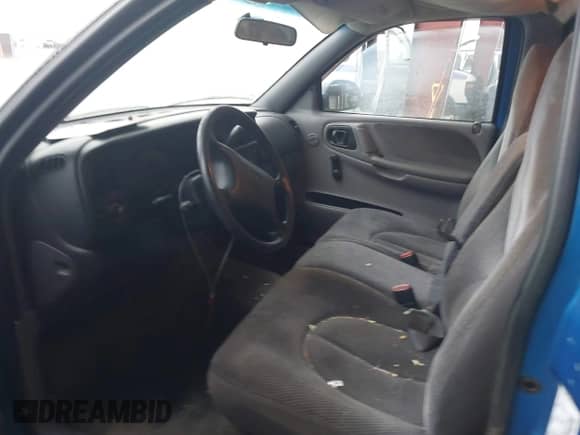 1998 Dodge Dakota SLT z VIN 1B7FL26X5WS641384, wystawiony jako IAAI lot #43448644 z przebiegiem 230 235 mil mil oraz . Historia ofert i sprzedaży dostępna na DreamBid. Obrazek 8.