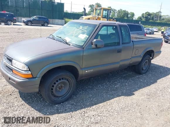 2001 Chevrolet S-10 LS с VIN 1GCDT19W518111281, выставлен на аукционе IAAI как лот 42866626 с пробегом Не указан миль и . История ставок и продаж доступна на DreamBid. Изображение 17.