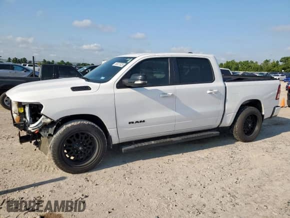 2021 Ram 1500 Lone Star z VIN 1C6RREFT0MN689825, wystawiony jako Copart lot #68027825 z przebiegiem 97 314 mil mil oraz Szkoda całkowita • Salvage title. Historia ofert i sprzedaży dostępna na DreamBid. Obrazek 1.
