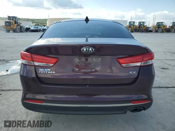 2016 Kia Optima EX z VIN 5XXGU4L38GG029870, wystawiony jako Copart lot #81708885 z przebiegiem 111 287 mil mil oraz Szkoda całkowita • Salvage title. Historia ofert i sprzedaży dostępna na DreamBid. Obrazek 6.