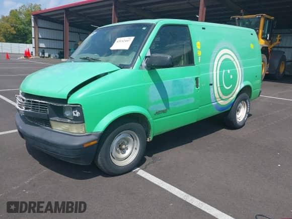 2002 Chevrolet Astro Cargo z VIN 1GCDM19X12B139542, wystawiony jako IAAI lot #43142447 z przebiegiem 96 451 mil mil oraz . Historia ofert i sprzedaży dostępna na DreamBid. Obrazek 2.