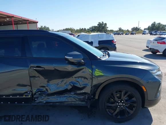 2020 Chevrolet Blazer RS with VIN 3GNKBKRS5LS654306, listed as a IAAI auction lot 40781301 with 116,596 mi miles and . Bid and sale history available at DreamBid. Image 6.