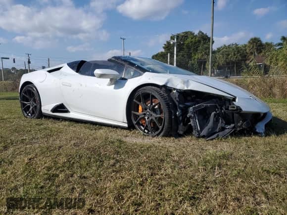 2020 Lamborghini Huracan with VIN ZHWUT5ZF5LLA15314, listed as a Copart auction lot 58308943 with 11,958 mi miles and Salvage title. Bid and sale history available at DreamBid. Image 4.