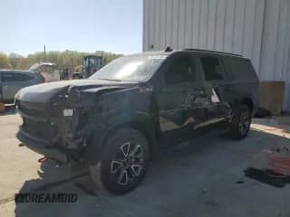 2024 Chevrolet Suburban Z71 с VIN 1GNSKDKD1RR116799, выставлен на аукционе Copart как лот 53435185 с пробегом 23 697 миль миль и Списание • Salvage title. История ставок и продаж доступна на DreamBid. Изображение 1.