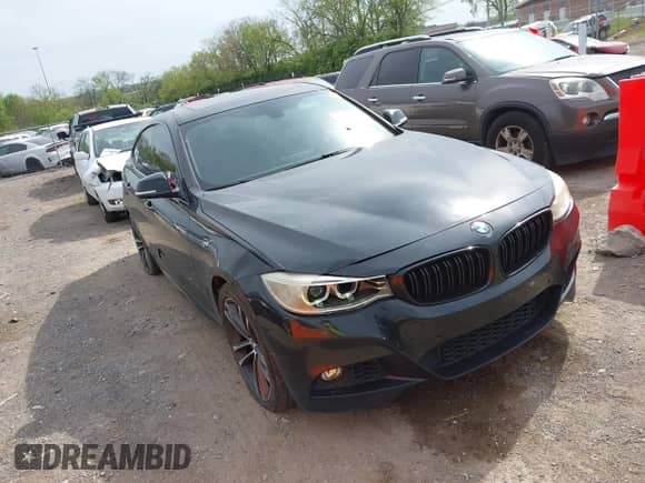 2014 BMW 3 Series 335i Gran Turismo xDrive z VIN WBA3X9C52ED153321, wystawiony jako IAAI lot #42054040 z przebiegiem 145 150 mil mil oraz . Historia ofert i sprzedaży dostępna na DreamBid. Obrazek 1.