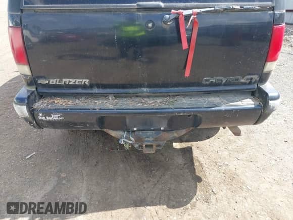 1996 Chevrolet Blazer z VIN 1GNDT13W5T2308389, wystawiony jako IAAI lot #40616254 z przebiegiem 181 707 mil mil oraz . Historia ofert i sprzedaży dostępna na DreamBid. Obrazek 6.