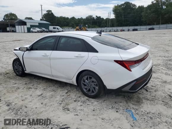 2024 Hyundai Elantra Blue z VIN KMHLM4DJ4RU107551, wystawiony jako Copart lot #69552565 z przebiegiem 34 119 mil mil oraz Szkoda całkowita • Salvage title. Historia ofert i sprzedaży dostępna na DreamBid. Obrazek 2.