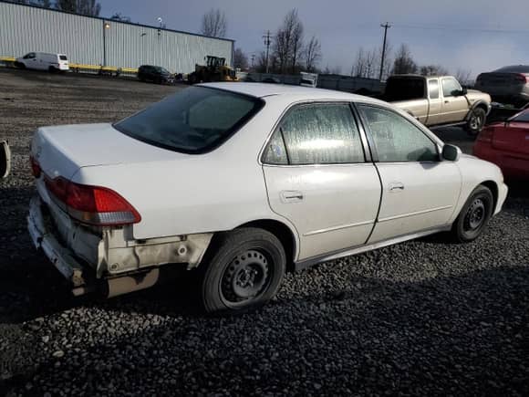 2001 Honda Accord with VIN JHMCG65511C021065, listed as a Copart auction lot 46812175 with 194,479 mi miles and Salvage title. Bid and sale history available at DreamBid. Image 3.