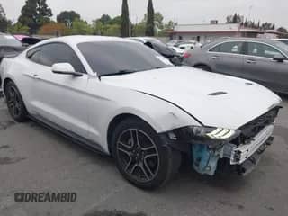 2019 Ford Mustang EcoBoost z VIN 1FA6P8TH6K5176777, wystawiony jako IAAI lot #42094651 z przebiegiem 51 641 mil mil oraz . Historia ofert i sprzedaży dostępna na DreamBid. Obrazek 1.