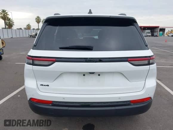 2024 Jeep Grand Cherokee Altitude X with VIN 1C4RJHAG2RC105133, listed as a IAAI auction lot 43252965 with 13,678 mi miles and . Bid and sale history available at DreamBid. Image 16.