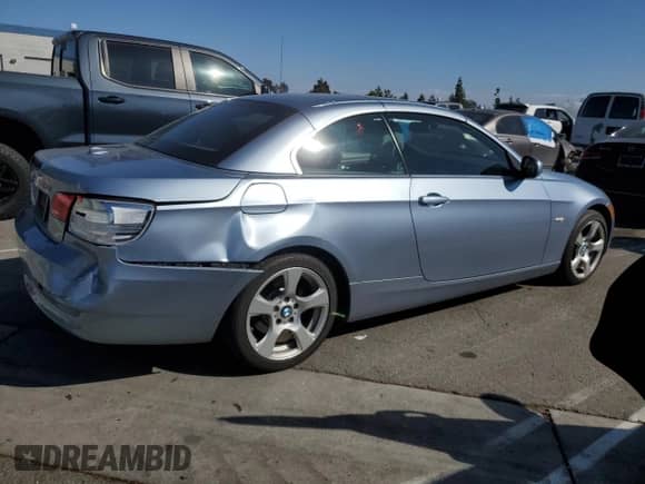 2010 BMW 3 Series 328i с VIN WBAWL1C55AP492755, выставлен на аукционе Copart как лот 82142075 с пробегом 148 391 миль миль и Списание • Salvage title. История ставок и продаж доступна на DreamBid. Изображение 3.