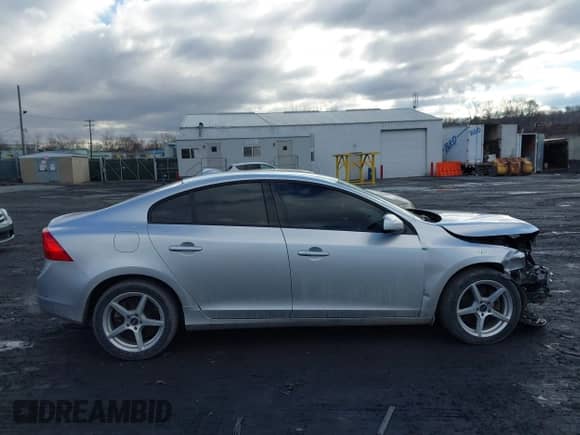 2015 Volvo S60 с VIN YV126MFA6F1311511, выставлен на аукционе IAAI как лот 41696723 с пробегом 136 780 миль миль и . История ставок и продаж доступна на DreamBid. Изображение 13.