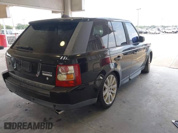 2007 Land Rover Range Rover Sport SC z VIN SALSH23497A104110, wystawiony jako IAAI lot #42732800 z przebiegiem 167 307 mil mil oraz . Historia ofert i sprzedaży dostępna na DreamBid. Obrazek 4.