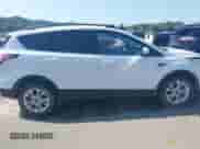 2018 Ford Escape SE с VIN 1FMCU9GD9JUA44003, выставлен на аукционе IAAI как лот 42932195 с пробегом 104 780 миль миль и . История ставок и продаж доступна на DreamBid. Изображение 13.