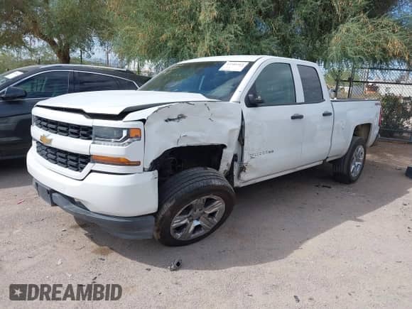 2017 Chevrolet Silverado 1500 Custom z VIN 1GCVKPEC9HZ281704, wystawiony jako IAAI lot #43386564 z przebiegiem 142 940 mil mil oraz . Historia ofert i sprzedaży dostępna na DreamBid. Obrazek 2.