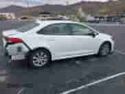 2024 Toyota Corolla LE z VIN JTDB4MEE3RJ012093, wystawiony jako IAAI lot #43253751 z przebiegiem 13 269 mil mil oraz . Historia ofert i sprzedaży dostępna na DreamBid. Obrazek 14.