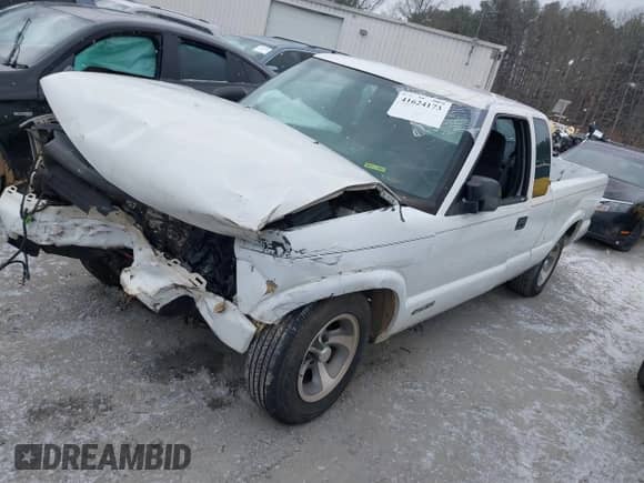 1999 Chevrolet S-10 LS with VIN 1GCCS1948XK139178, listed as a IAAI auction lot 41624173 with 332,991 mi miles and . Bid and sale history available at DreamBid. Image 2.