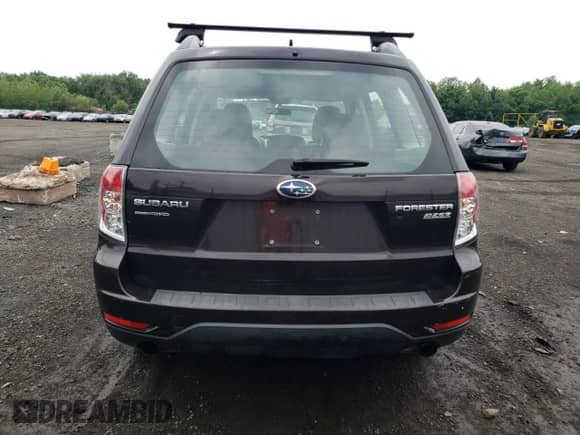 2013 Subaru Forester X z VIN JF2SHABC9DH443674, wystawiony jako Copart lot #62688295 z przebiegiem 122 771 mil mil oraz Szkoda całkowita • Salvage title. Historia ofert i sprzedaży dostępna na DreamBid. Obrazek 6.