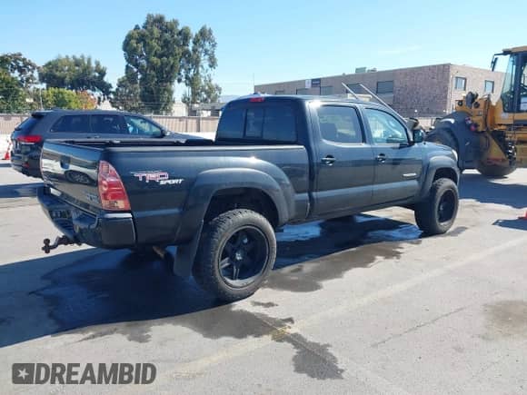 2007 Toyota Tacoma PreRunner z VIN 3TMKU72N57M012120, wystawiony jako IAAI lot #43486774 z przebiegiem 239 627 mil mil oraz . Historia ofert i sprzedaży dostępna na DreamBid. Obrazek 4.