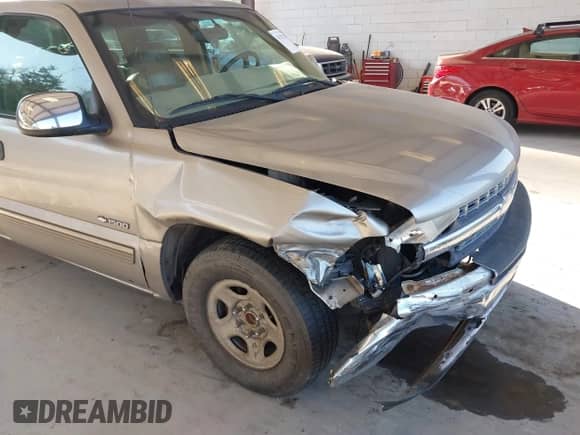 2000 Chevrolet Silverado 1500 LS with VIN 1GCEC19T5YZ349971, listed as a IAAI auction lot 43292151 with 176,725 mi miles and . Bid and sale history available at DreamBid. Image 6.