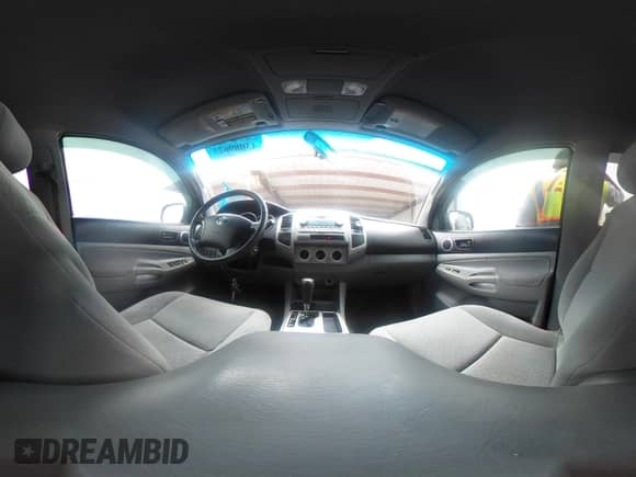2007 Toyota Tacoma PreRunner z VIN 3TMKU72N57M013302, wystawiony jako IAAI lot #43089625 z przebiegiem 146 945 mil mil oraz . Historia ofert i sprzedaży dostępna na DreamBid. Obrazek 19.