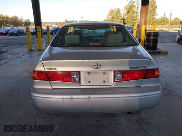 2001 Toyota Camry LE with VIN 4T1BG22KX1U847290, listed as a IAAI auction lot 43438341 with 186,987 mi miles and . Bid and sale history available at DreamBid. Image 16.
