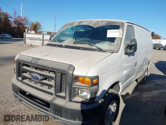 2010 Ford Econoline Cargo Commercial z VIN 1FTNE2EW1ADA99714, wystawiony jako IAAI lot #40697600 z przebiegiem 99 977 mil mil oraz . Historia ofert i sprzedaży dostępna na DreamBid. Obrazek 2.