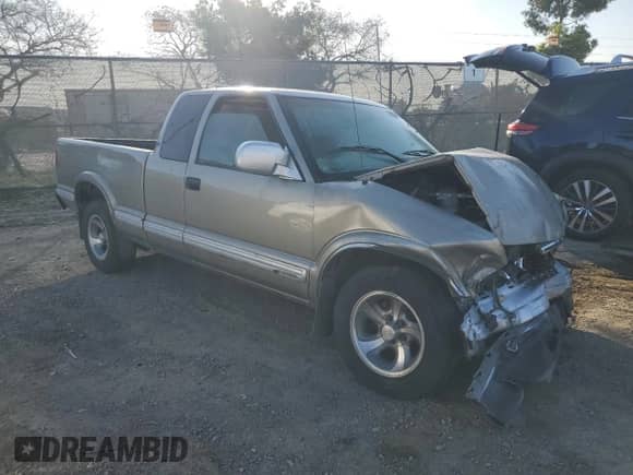1999 Chevrolet S-10 LS z VIN 1GCCS19X8X8204988, wystawiony jako Copart lot #50084925 z przebiegiem Nie podano mil oraz Szkoda całkowita • Salvage title. Historia ofert i sprzedaży dostępna na DreamBid. Obrazek 4.