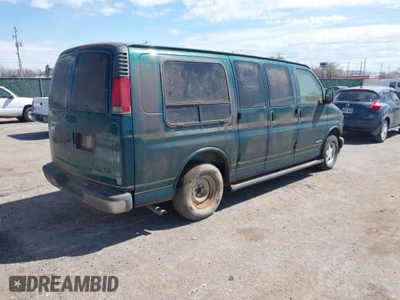 1998 Chevrolet Express Cargo YF7 z VIN 1GBFG15R2W1038615, wystawiony jako IAAI lot #41863919 z przebiegiem 254 288 mil mil oraz . Historia ofert i sprzedaży dostępna na DreamBid. Obrazek 4.