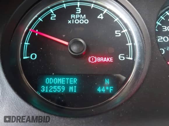 2011 Chevrolet Suburban LT z VIN 1GNSCJE09BR344091, wystawiony jako IAAI lot #41605909 z przebiegiem 312 559 mil mil oraz . Historia ofert i sprzedaży dostępna na DreamBid. Obrazek 15.