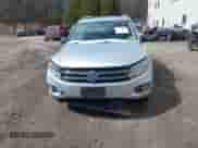 2017 Volkswagen Tiguan Sport с VIN WVGUV7AX4HK017127, выставлен на аукционе IAAI как лот 41976906 с пробегом 112 378 миль миль и . История ставок и продаж доступна на DreamBid. Изображение 12.