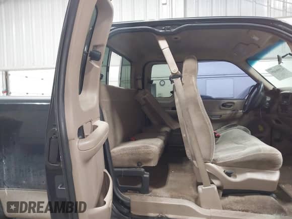 1999 Ford F-150 z VIN 1FTRX18W3XNB97325, wystawiony jako IAAI lot #42996400 z przebiegiem Nie podano mil oraz . Historia ofert i sprzedaży dostępna na DreamBid. Obrazek 8.