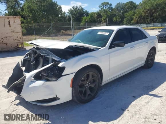 2021 Chrysler 300 Touring с VIN 2C3CCAAG5MH617826, выставлен на аукционе Copart как лот 69066095 с пробегом 52 244 миль миль и На запчасти • Non repairable. История ставок и продаж доступна на DreamBid. Изображение 1.