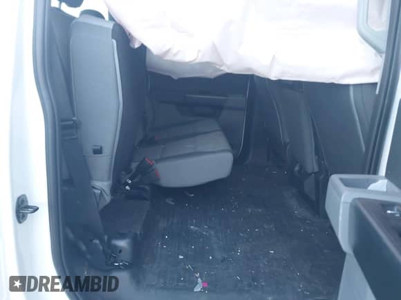 2023 Ford F-150 XL z VIN 1FTFW1ED5PFD25423, wystawiony jako IAAI lot #43432917 z przebiegiem 45 900 mil mil oraz . Historia ofert i sprzedaży dostępna na DreamBid. Obrazek 8.