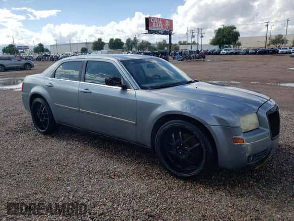 2006 Chrysler 300 Touring with VIN 2C3KA53G16H458912, listed as a Copart auction lot 85814015 with 207,998 mi miles and Clean title. Bid and sale history available at DreamBid. Image 4.