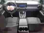 2023 Chevrolet Colorado 4WD Work Truck z VIN 1GCPTBEK3P1140835, wystawiony jako Copart lot #56874755 z przebiegiem 48 728 mil mil oraz Szkoda całkowita • Salvage title. Historia ofert i sprzedaży dostępna na DreamBid. Obrazek 8.