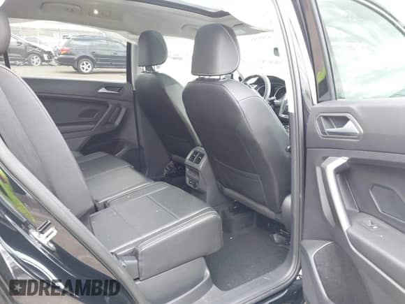 2021 Volkswagen Tiguan SE с VIN 3VV2B7AX0MM132946, выставлен на аукционе IAAI как лот 42050581 с пробегом 49 344 миль миль и . История ставок и продаж доступна на DreamBid. Изображение 8.
