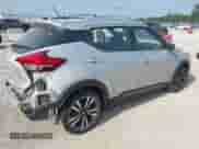 2020 Nissan Kicks SR z VIN 3N1CP5DV2LL563847, wystawiony jako IAAI lot #42906965 z przebiegiem 92 960 mil mil oraz . Historia ofert i sprzedaży dostępna na DreamBid. Obrazek 4.