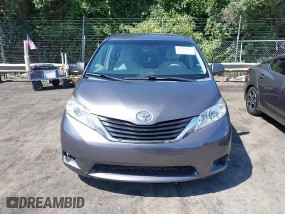 2011 Toyota Sienna LE AAS with VIN 5TDKK3DC3BS081293, listed as a IAAI auction lot 42870072 with 163,551 mi miles and . Bid and sale history available at DreamBid. Image 12.