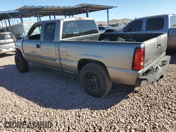 2006 Chevrolet Silverado 1500 LS z VIN 1GCEC19X26Z239427, wystawiony jako Copart lot #79347794 z przebiegiem Nie podano mil oraz Czysty tytuł • Clean title. Historia ofert i sprzedaży dostępna na DreamBid. Obrazek 2.
