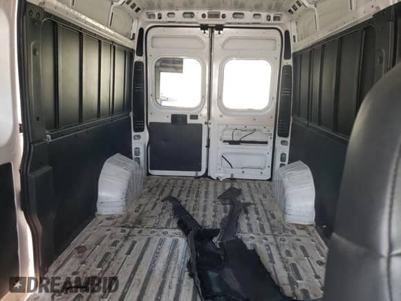 2021 Ram ProMaster Cargo z VIN 3C6LRVDG9ME530527, wystawiony jako Copart lot #71200845 z przebiegiem 63 703 mil mil oraz Szkoda całkowita • Salvage title. Historia ofert i sprzedaży dostępna na DreamBid. Obrazek 10.