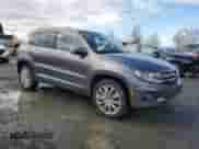 2013 Volkswagen Tiguan SE z VIN WVGAV3AX2DW607051, wystawiony jako Copart lot #44391625 z przebiegiem 61 220 mil mil oraz Szkoda całkowita • Salvage title. Historia ofert i sprzedaży dostępna na DreamBid. Obrazek 4.