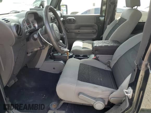 2010 Jeep Wrangler Islander z VIN 1J4AA2D16AL171507, wystawiony jako Copart lot #61957905 z przebiegiem 132 462 mil mil oraz Czysty tytuł • Clean title. Historia ofert i sprzedaży dostępna na DreamBid. Obrazek 7.