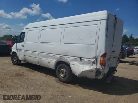 2005 Dodge Sprinter with VIN WD0PD644455841663, listed as a Copart auction lot 62186265 with 247,346 mi miles and Salvage title. Bid and sale history available at DreamBid. Image 2.