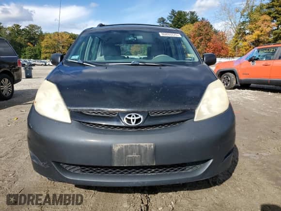 2010 Toyota Sienna CE z VIN 5TDKK4CC2AS305336, wystawiony jako Copart lot #86893375 z przebiegiem 225 105 mil mil oraz Czysty tytuł • Clean title. Historia ofert i sprzedaży dostępna na DreamBid. Obrazek 5.