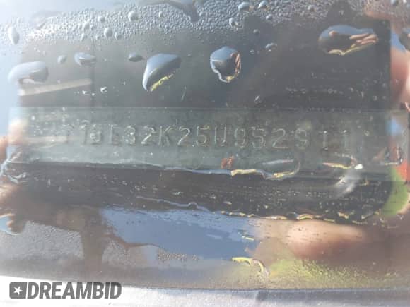 2005 Toyota Camry XLE z VIN 4T1BE32K25U952911, wystawiony jako IAAI lot #43160569 z przebiegiem Nie podano mil oraz . Historia ofert i sprzedaży dostępna na DreamBid. Obrazek 11.